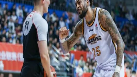 皇马迎战国家德比：前60分钟力抗巴萨猛攻，持久战策略寻求制胜